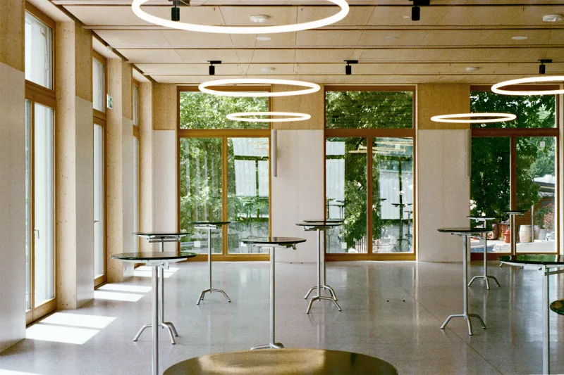 Bâtiment communal et Auberge-restaurant Port Gitana, Bellevue – Bâtiment communal, la grande salle polyvalente – atelier ba.le